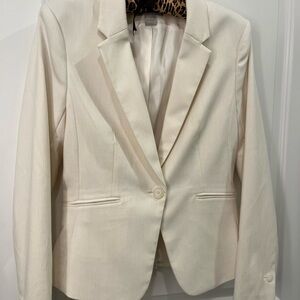 H&M Cream Tailored Blazer with Notched Lapels and Fitted Silhouette